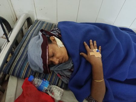 মোরেলগঞ্জে জমি বিরোধের জেরে ফেরিঘাটে তাণ্ডব গৃহবধূকে পিটিয়ে জখম, কান ছিঁড়ে গহনা ছিনতাই