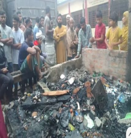 তুলা তৈরির মেশিনে আগুন গোডাউনসহ পুড়ল পুলিশ সদস্যের বাড়ি, ক্ষয়ক্ষতি ২০ লাখ